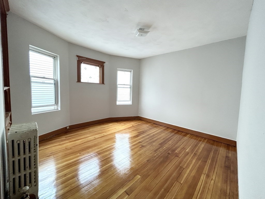 4 bed, 1 bath apartment for rent at 18 Eastman St Unit 3, Boston — photo 3 of 9