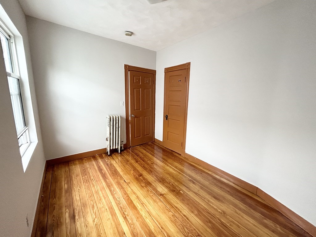 4 bed, 1 bath apartment for rent at 18 Eastman St Unit 3, Boston — photo 7 of 9