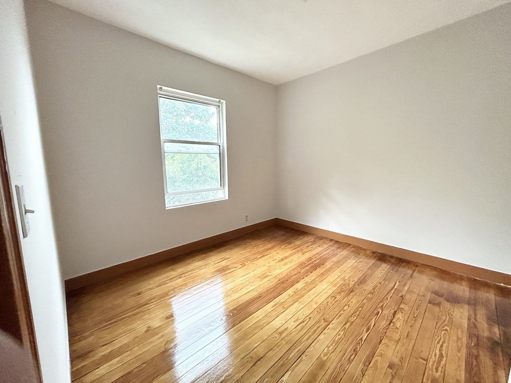 4 bed, 1 bath apartment for rent at 18 Eastman St Unit 3, Boston — photo 5 of 9