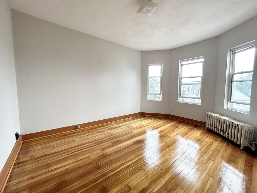 4 bed, 1 bath apartment for rent at 18 Eastman St Unit 3, Boston — photo 4 of 9