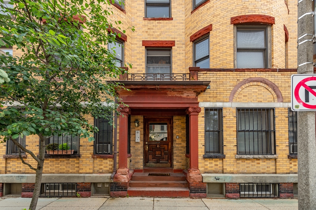 2 bed, 1 bath apartment for rent at 18 Edgerly Unit 1, Back Bay