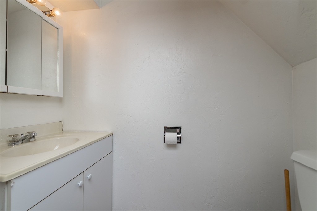 2 bed, 1 bath apartment for rent at 18 Edgerly Unit 1, Back Bay — photo 9 of 10