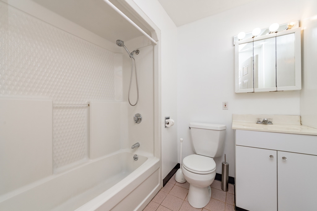 2 bed, 1 bath apartment for rent at 18 Edgerly Unit 1, Back Bay — photo 10 of 10