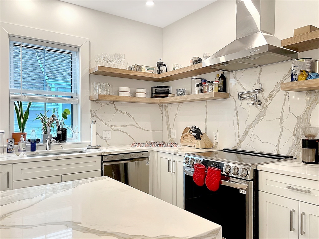 2 bed, 2 bath apartment for rent at 18 Edward St Unit 2, Medford — photo 3 of 12