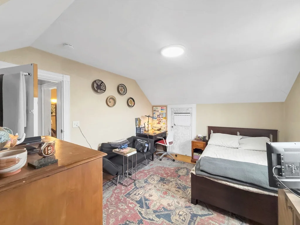 3 bed, 1 bath apartment for rent at 18 Egleston Unit 3, Jamaica Plain — photo 14 of 21