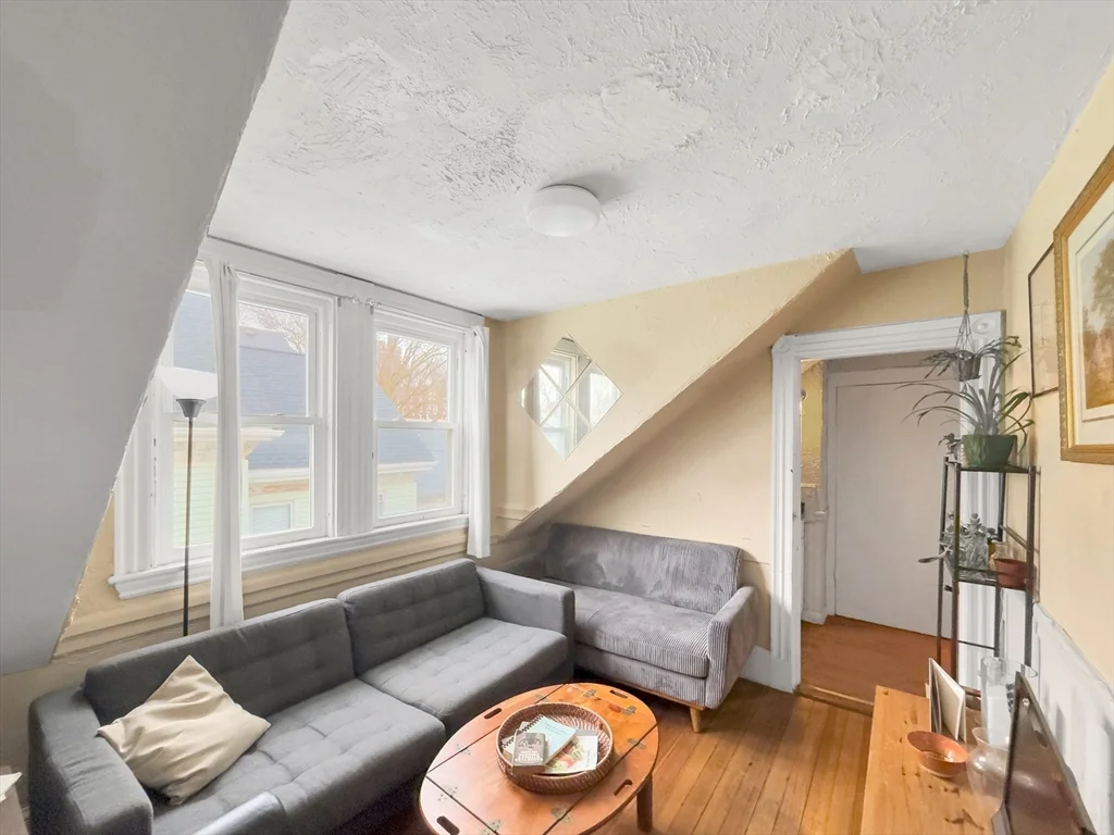 3 bed, 1 bath apartment for rent at 18 Egleston Unit 3, Jamaica Plain — photo 8 of 21