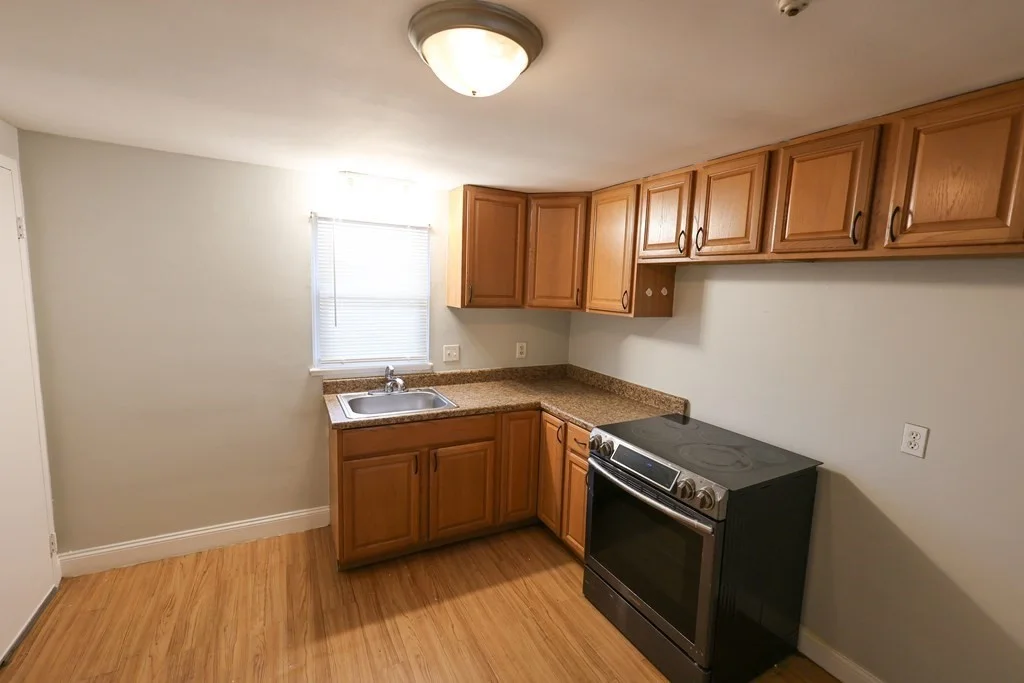 2 bed, 1 bath apartment for rent at 18 Essex St Unit 3, North Quincy — photo 2 of 7