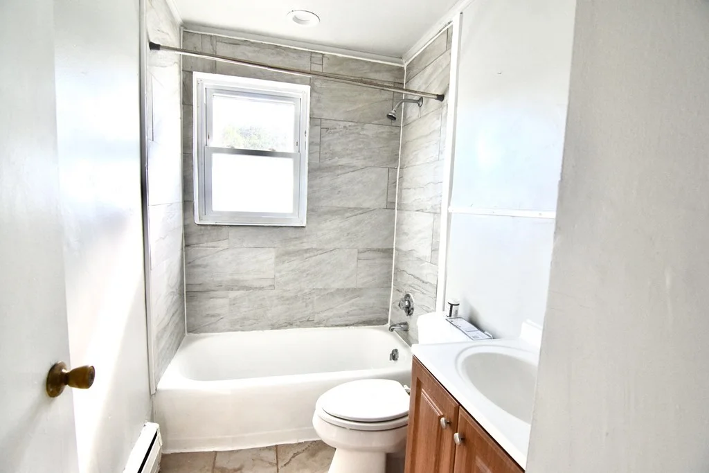 2 bed, 1 bath apartment for rent at 18 Essex St Unit 4, Squantum — photo 4 of 14
