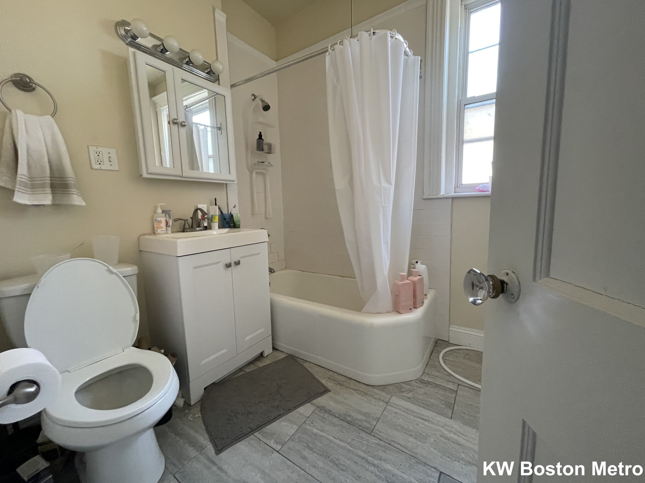 2 bed, 1 bath apartment for rent at 18 Euston St Unit 4, Brookline — photo 6 of 7