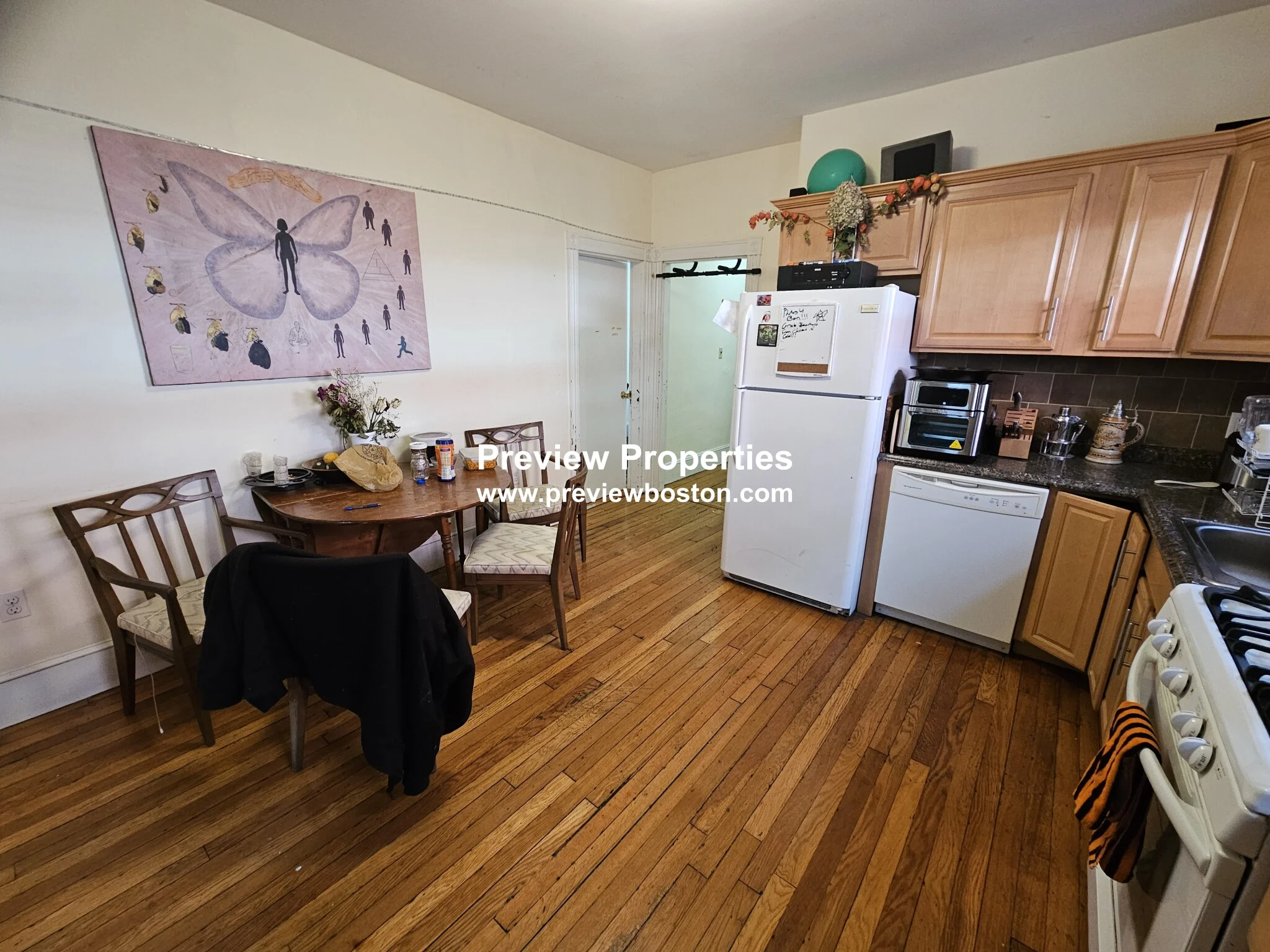 3 bed, 1 bath apartment for rent at 18 Fairbanks St Unit 1, Oak Square — photo 5 of 38
