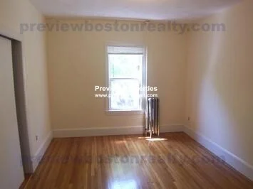 3 bed, 1 bath apartment for rent at 18 Fairbanks St Unit 1, Oak Square — photo 34 of 38