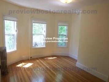 3 bed, 1 bath apartment for rent at 18 Fairbanks St Unit 1, Oak Square — photo 33 of 38