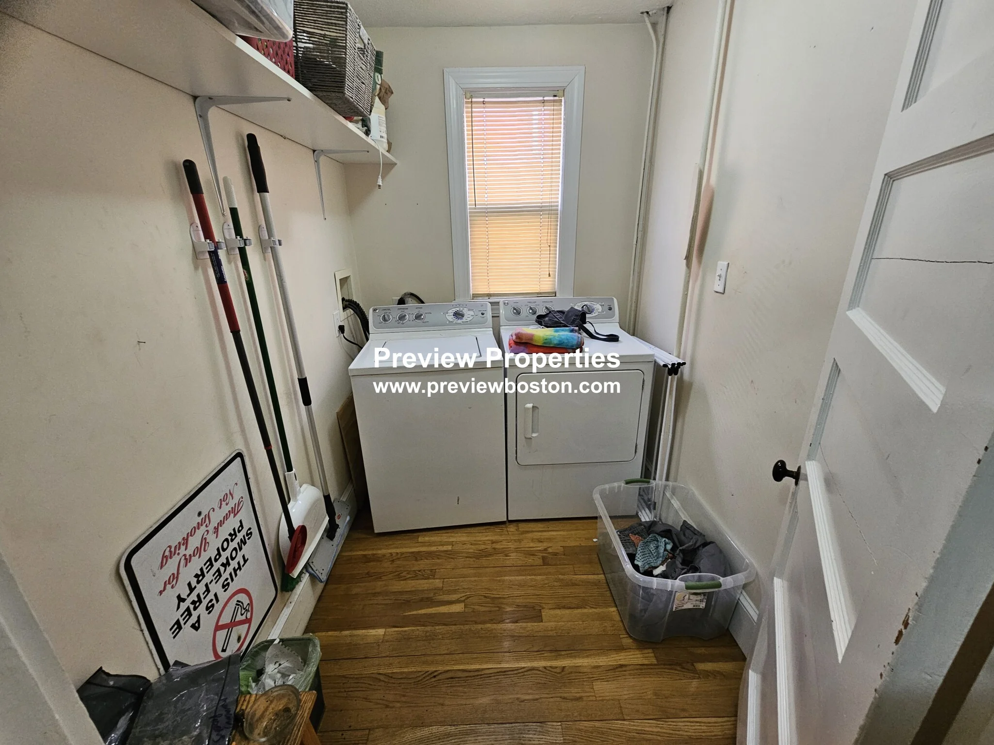3 bed, 1 bath apartment for rent at 18 Fairbanks St Unit 1, Oak Square — photo 3 of 38