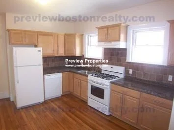 3 bed, 1 bath apartment for rent at 18 Fairbanks St Unit 1, Oak Square — photo 29 of 38