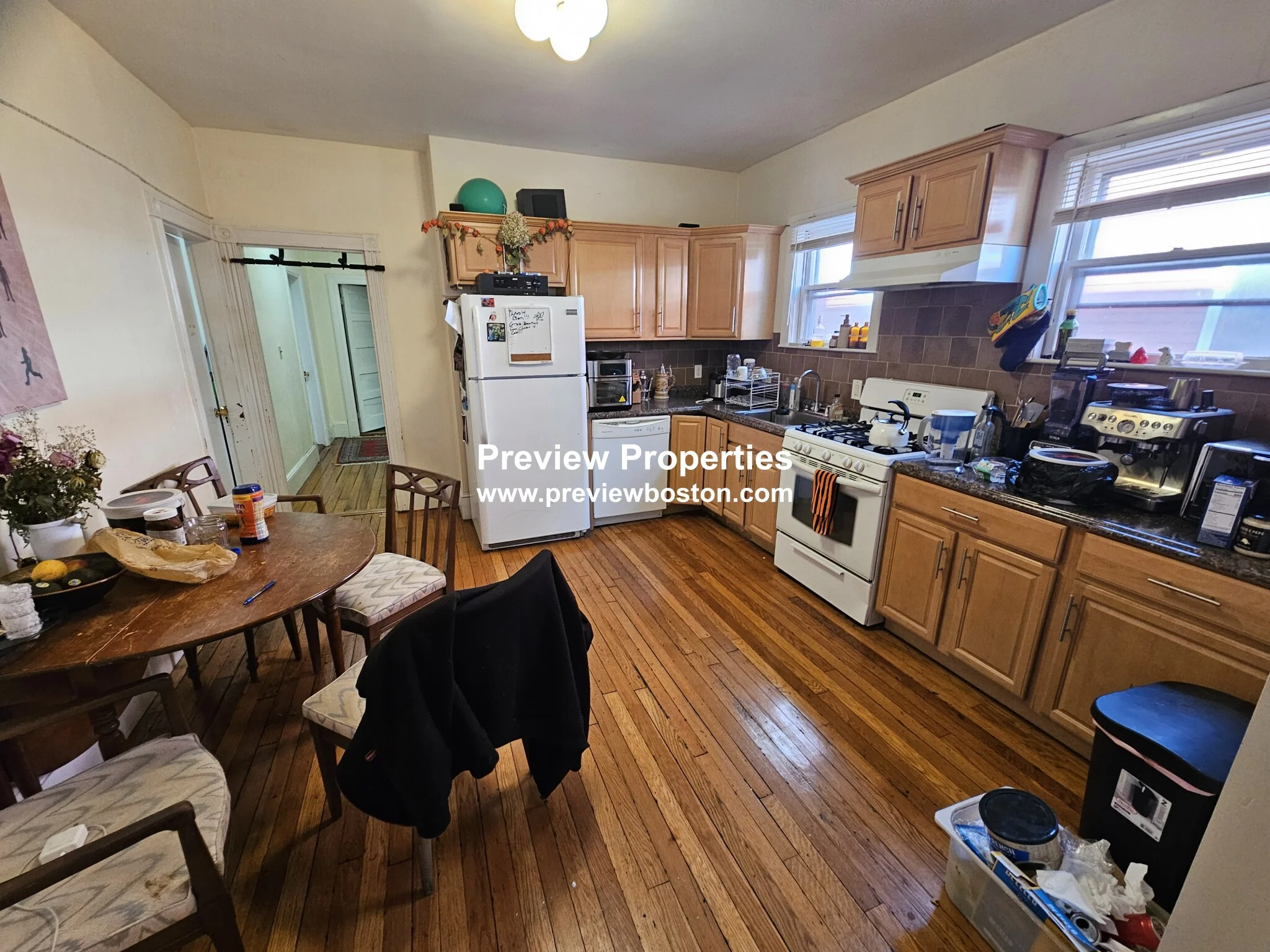 3 bed, 1 bath apartment for rent at 18 Fairbanks St Unit 1, Oak Square — photo 4 of 38