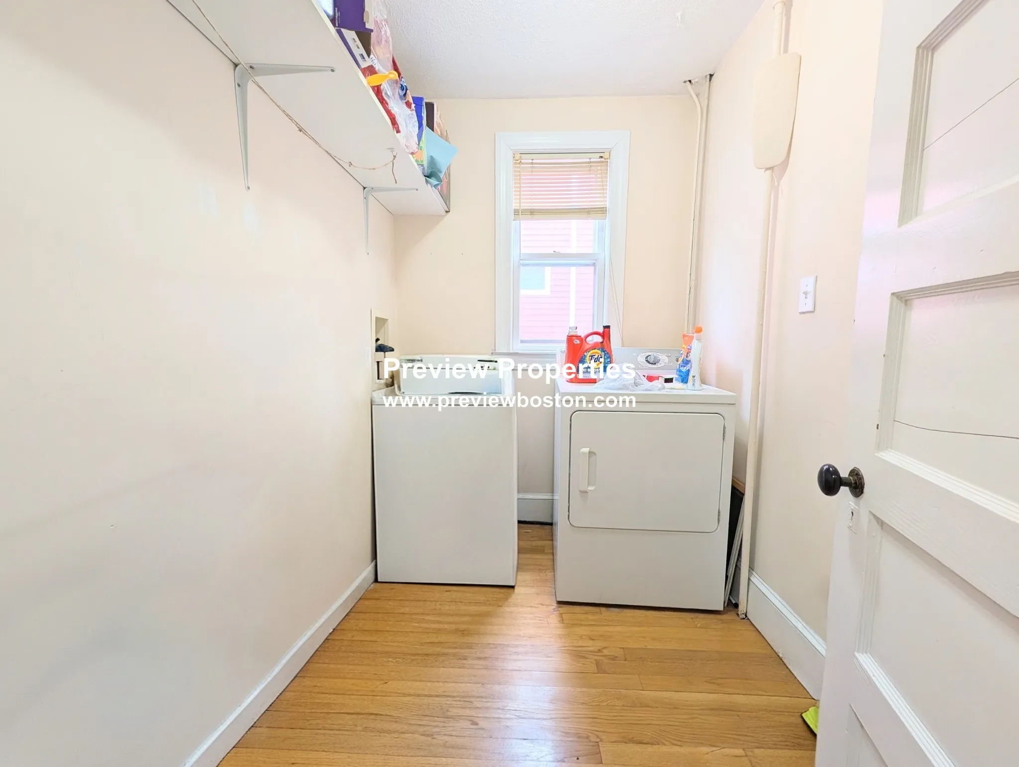 3 bed, 1 bath apartment for rent at 18 Fairbanks St Unit 1P, Oak Square — photo 13 of 20