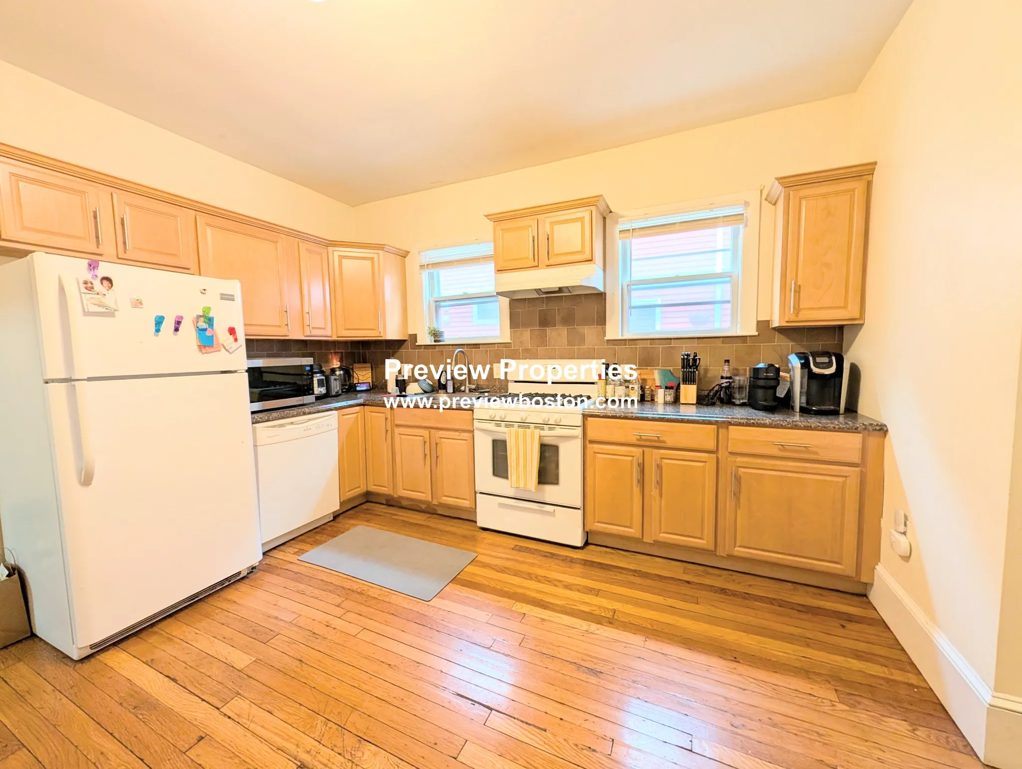 3 bed, 1 bath apartment for rent at 18 Fairbanks St Unit 1P, Oak Square — photo 8 of 20