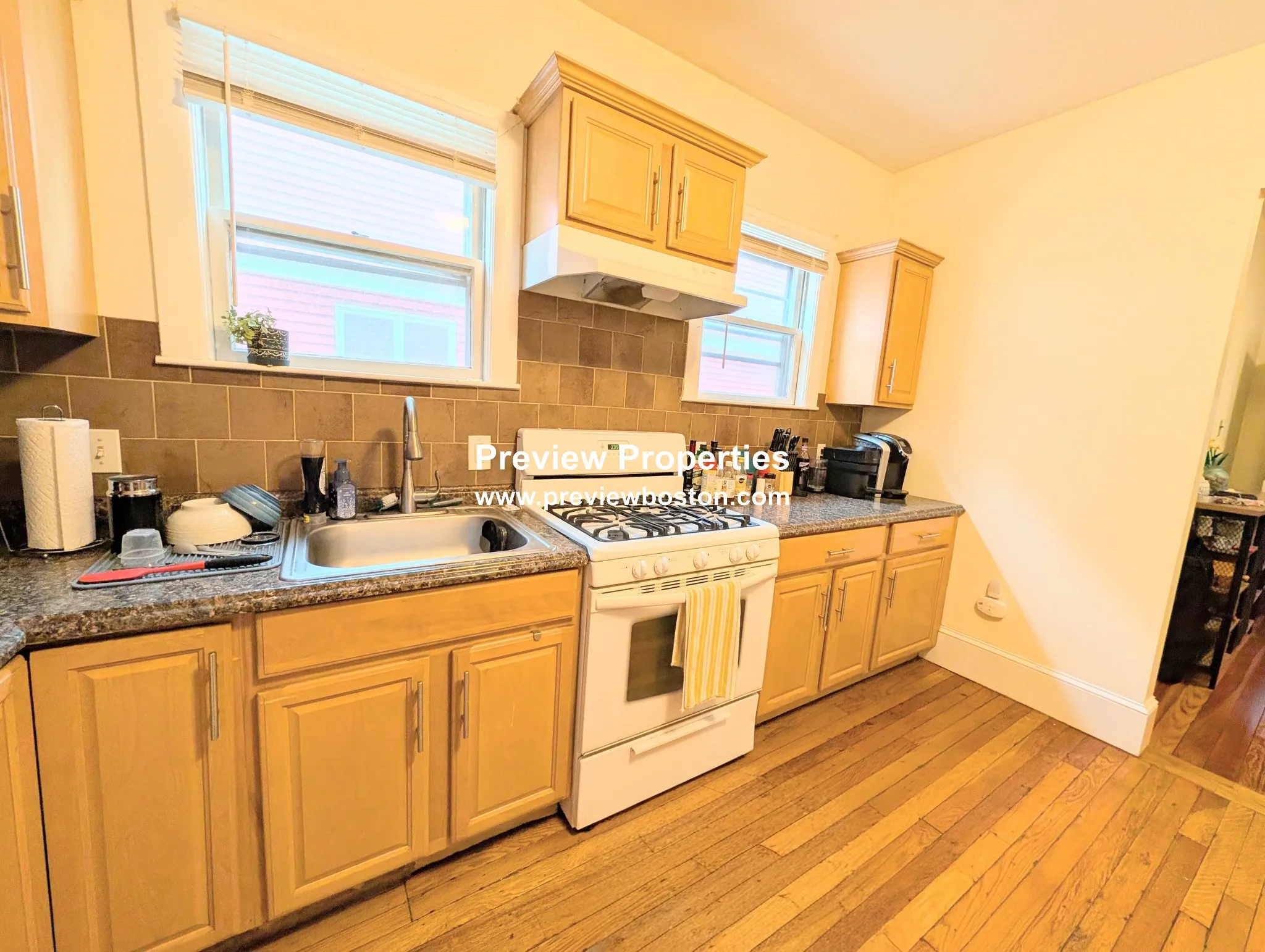 3 bed, 1 bath apartment for rent at 18 Fairbanks St Unit 1P, Oak Square — photo 10 of 20