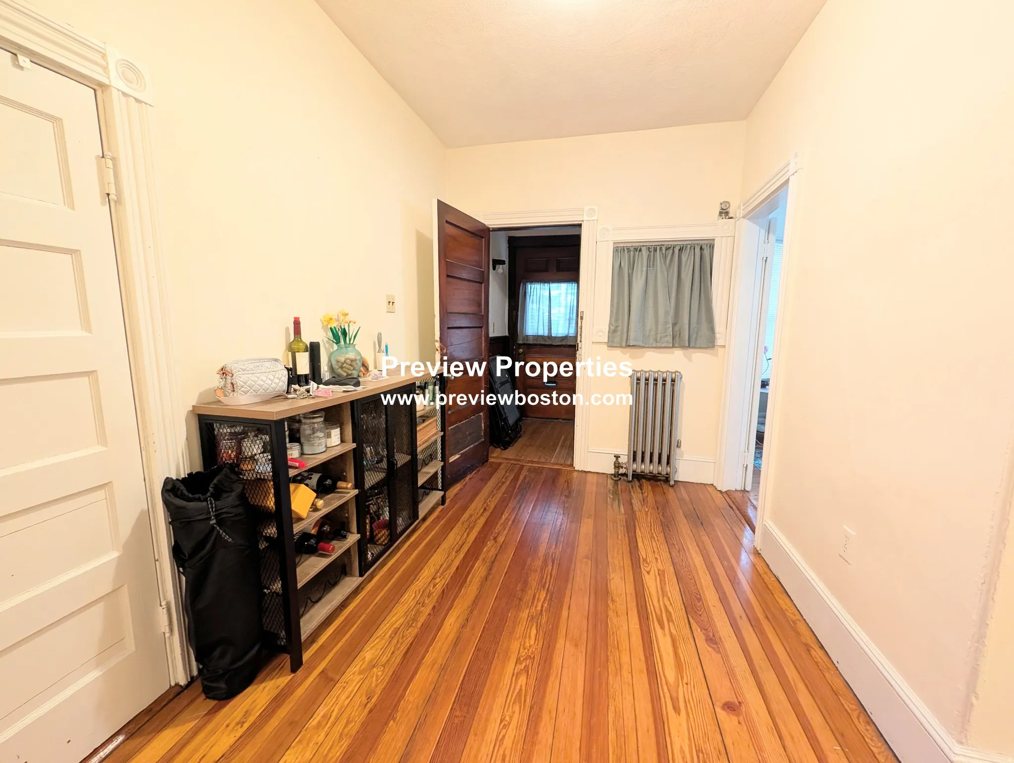 3 bed, 1 bath apartment for rent at 18 Fairbanks St Unit 1P, Oak Square — photo 4 of 20