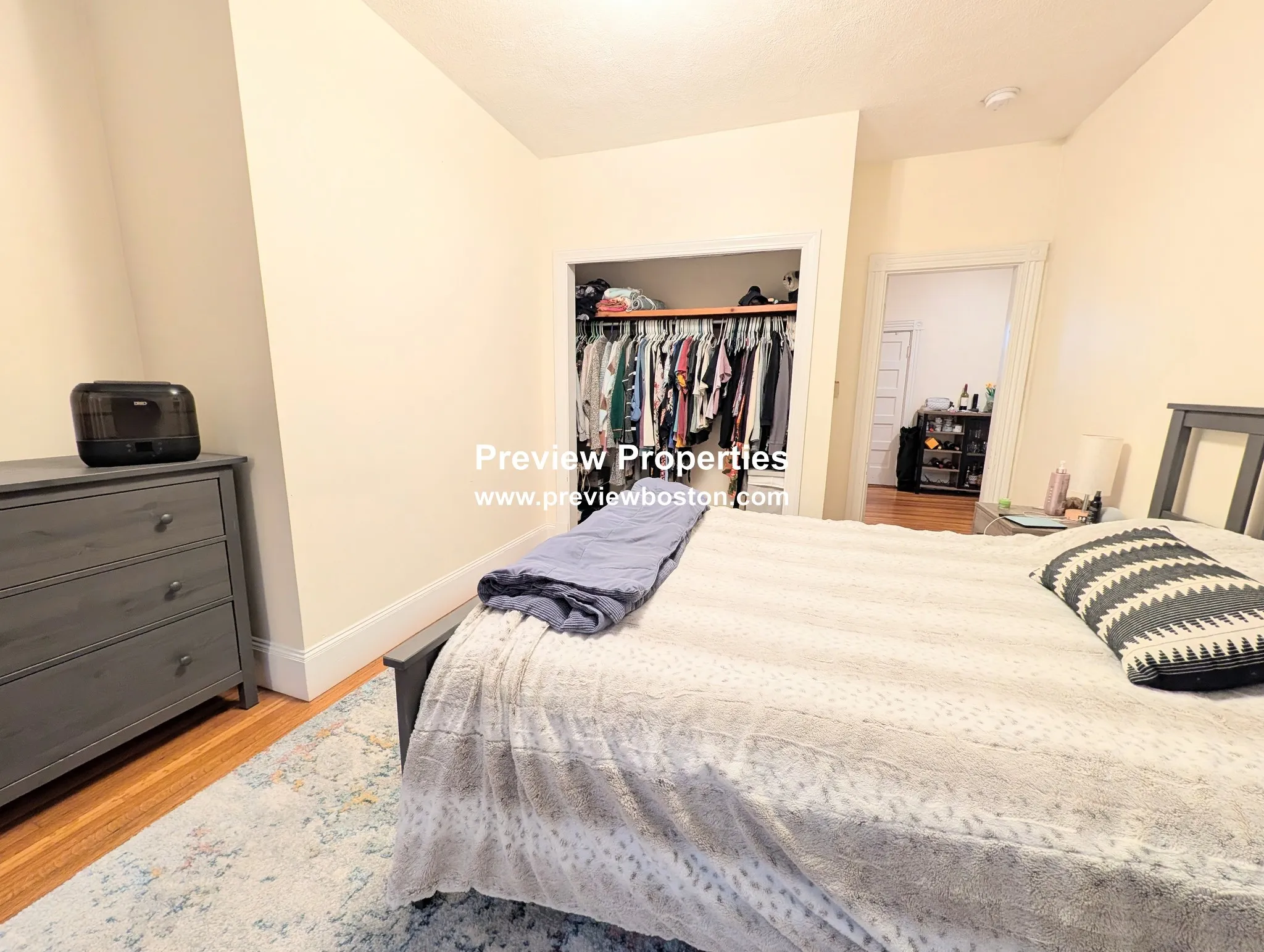 3 bed, 1 bath apartment for rent at 18 Fairbanks St Unit 1P, Oak Square — photo 7 of 20