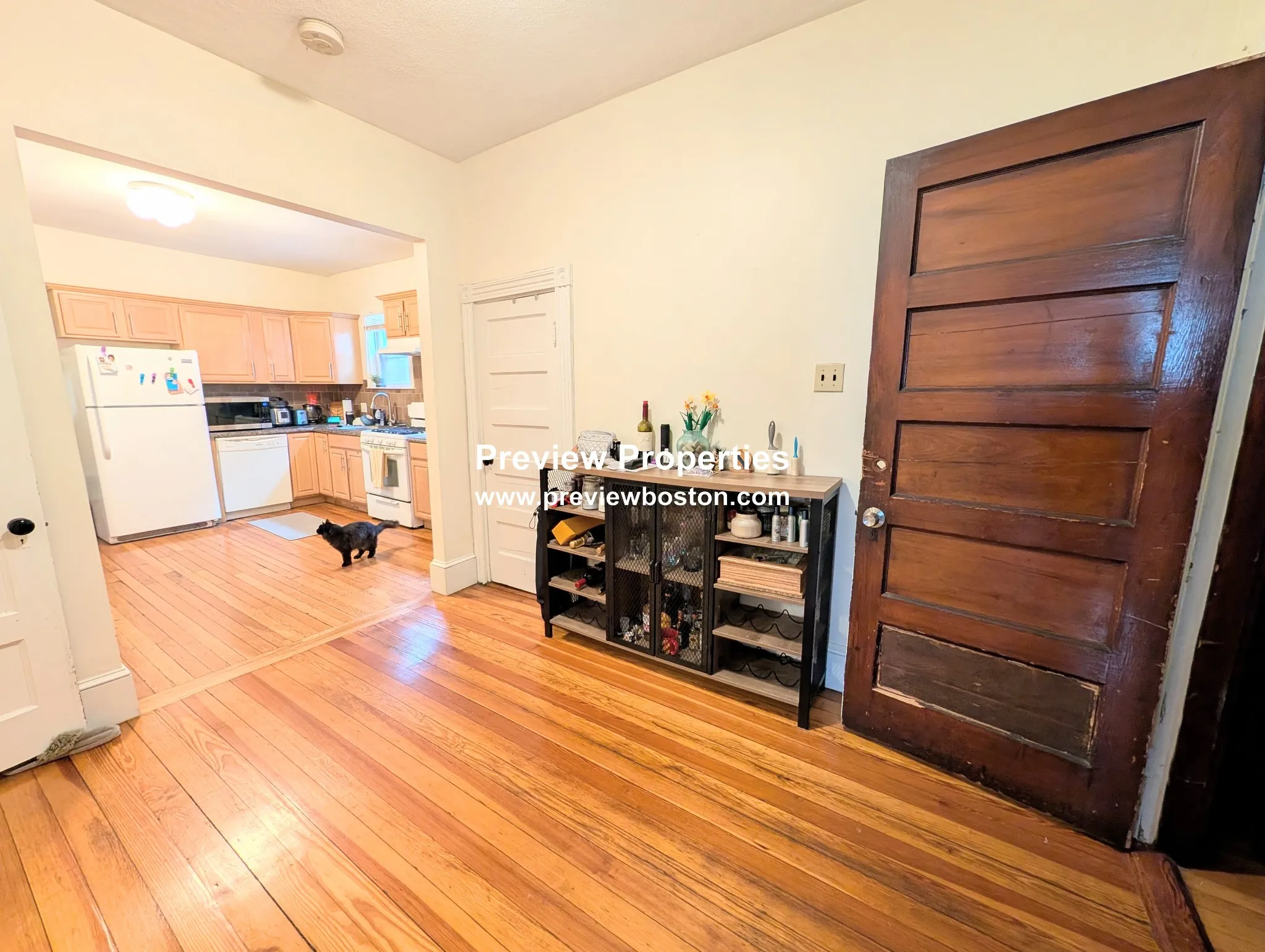 3 bed, 1 bath apartment for rent at 18 Fairbanks St Unit 1P, Oak Square — photo 3 of 20