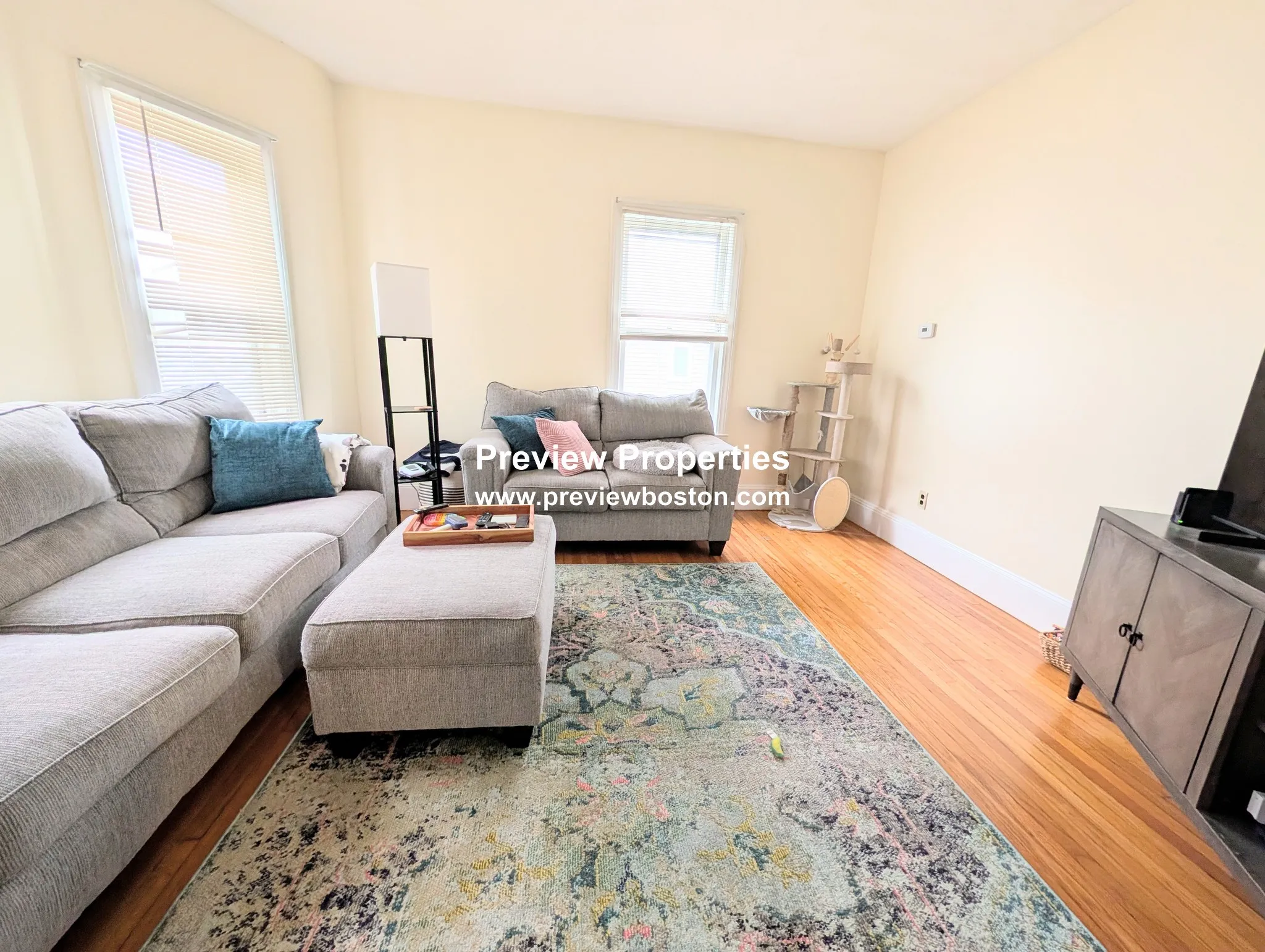 3 bed, 1 bath apartment for rent at 18 Fairbanks St Unit 1P, Oak Square — photo 2 of 20
