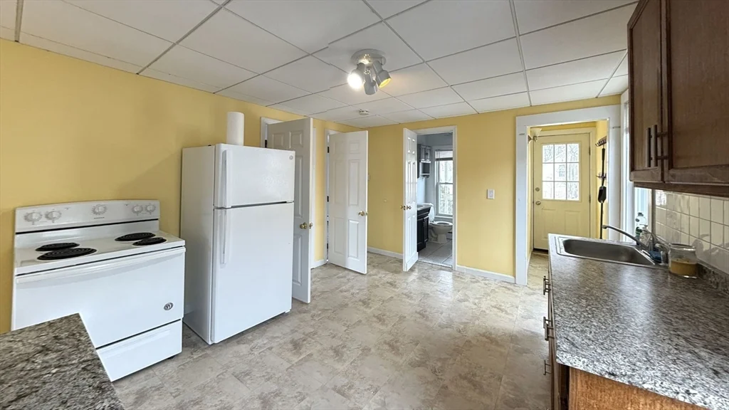 2 bed, 1 bath apartment for rent at 18 Fisher St Unit 2, North Attleboro — photo 6 of 11