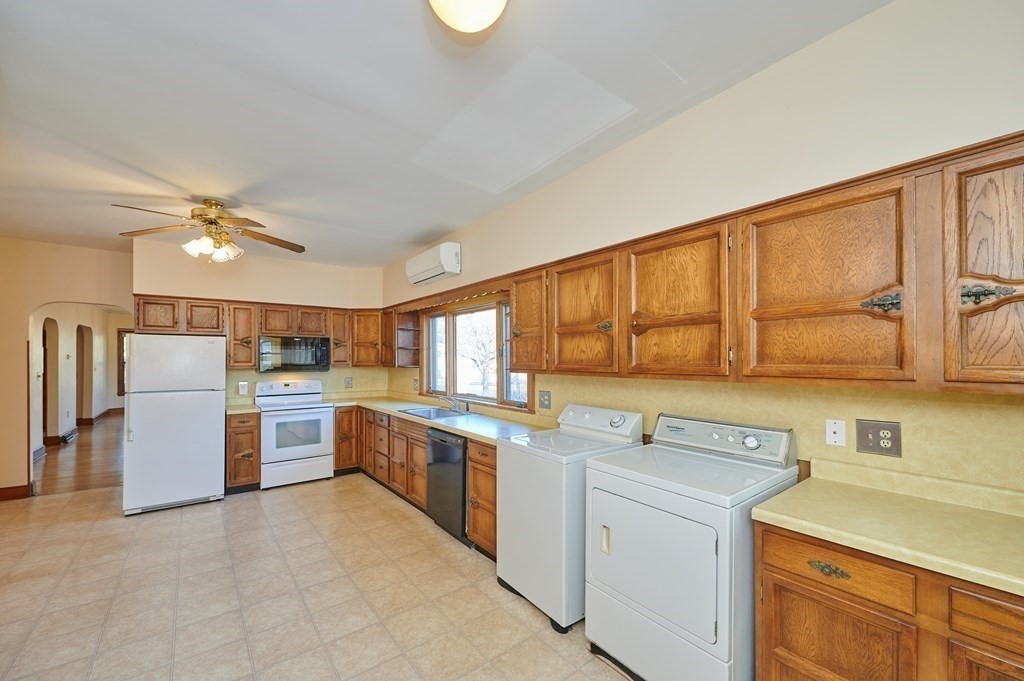 2 bed, 1 bath apartment for rent at 18 Forest St Unit 18, Lexington — photo 6 of 17
