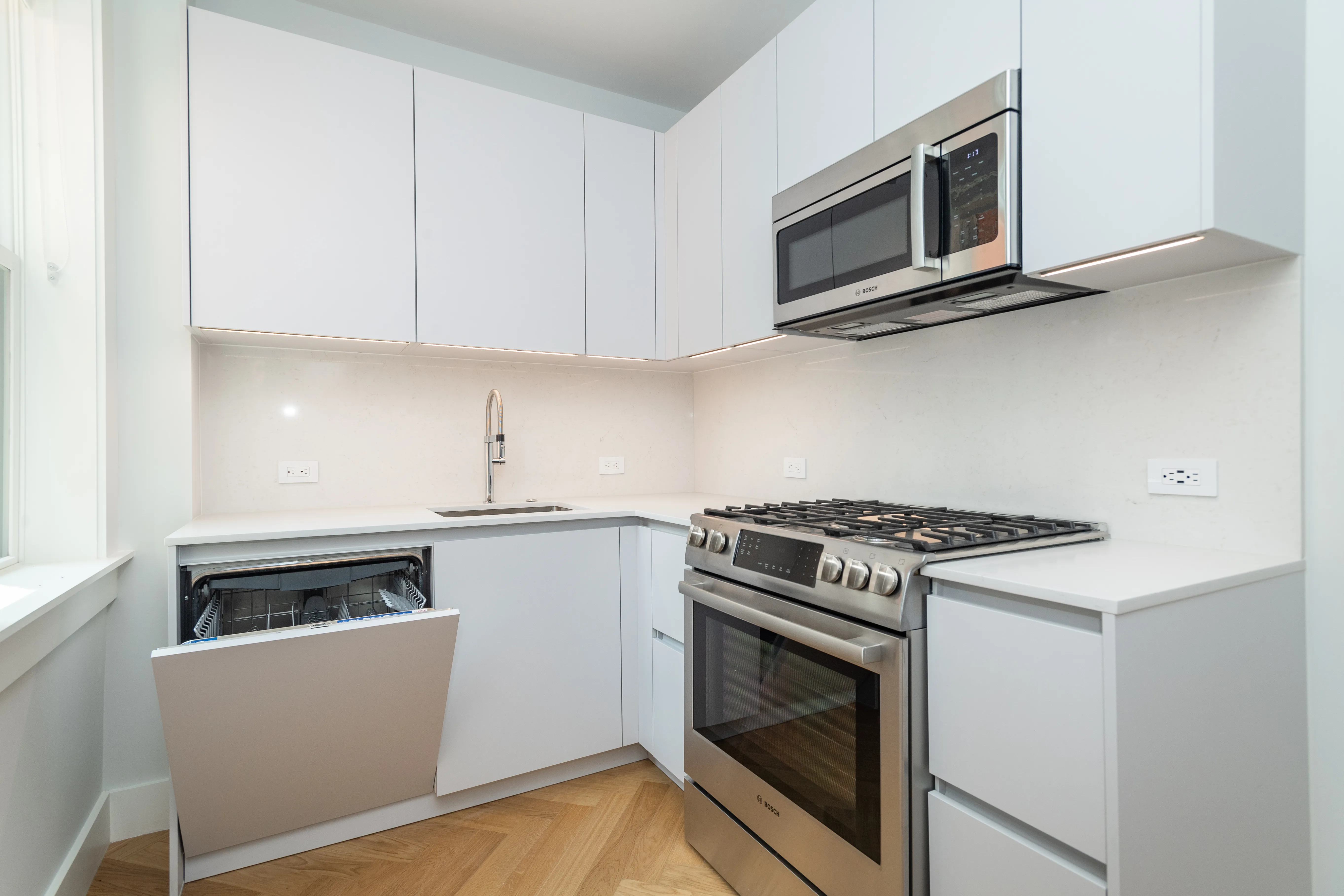 2 bed, 1 bath apartment for rent at 18 Forest St Unit 42, Baldwin — photo 1 of 8