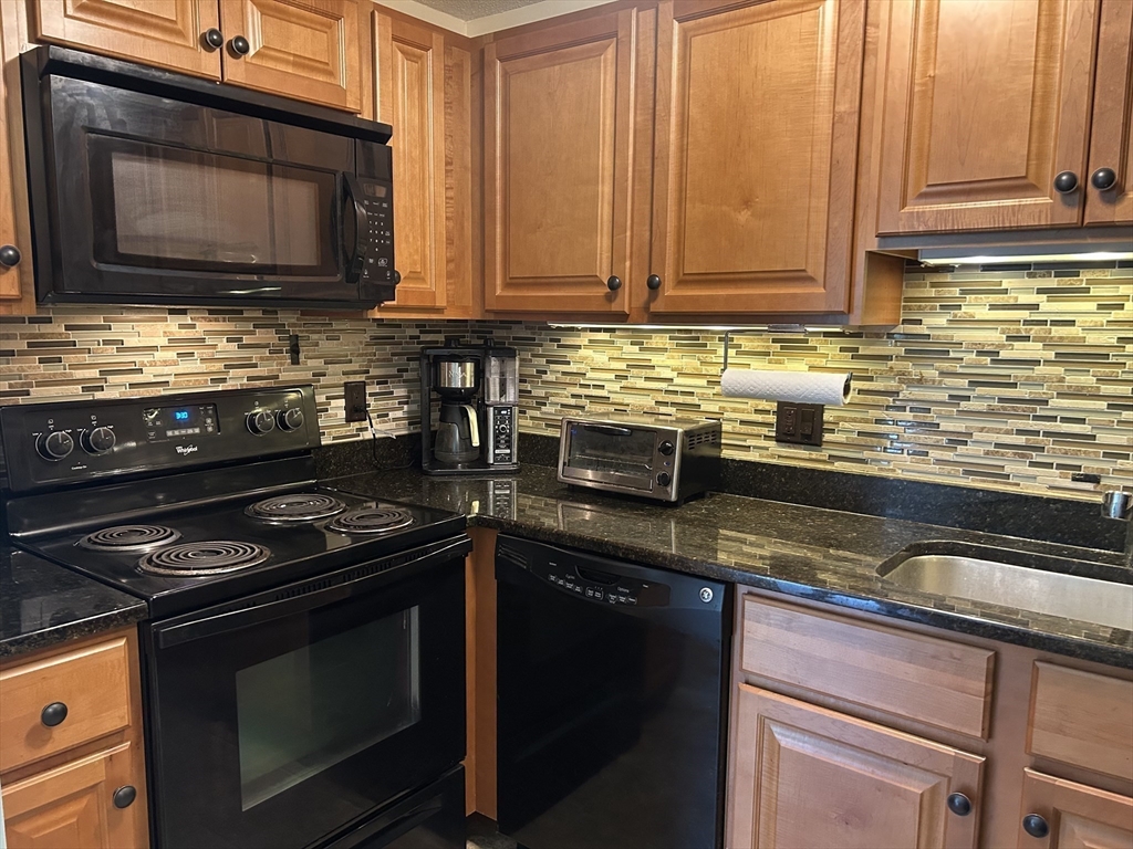 2 bed, 1 bath apartment for rent at 18 Fountain Ln Unit 10, Weymouth — photo 3 of 10