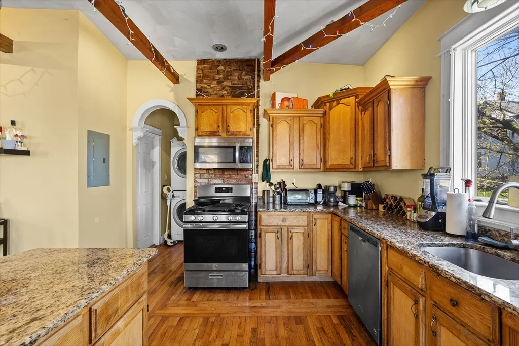 3 bed, 2 bath apartment for rent at 18 Gaston St Unit 2, Roxbury — photo 8 of 22