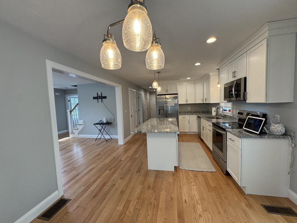 3 bed, 2 bath apartment for rent at 18 Grace St, Middleboro — photo 3 of 15