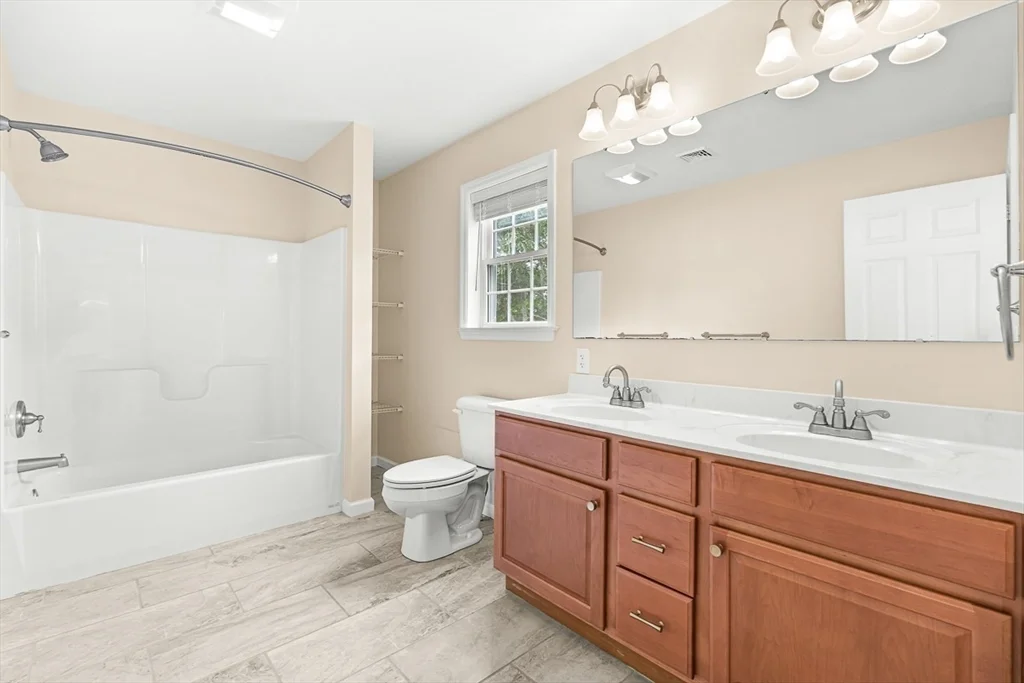 4 bed, 2 bath apartment for rent at 18 Grant Rd, Winchester — photo 24 of 42