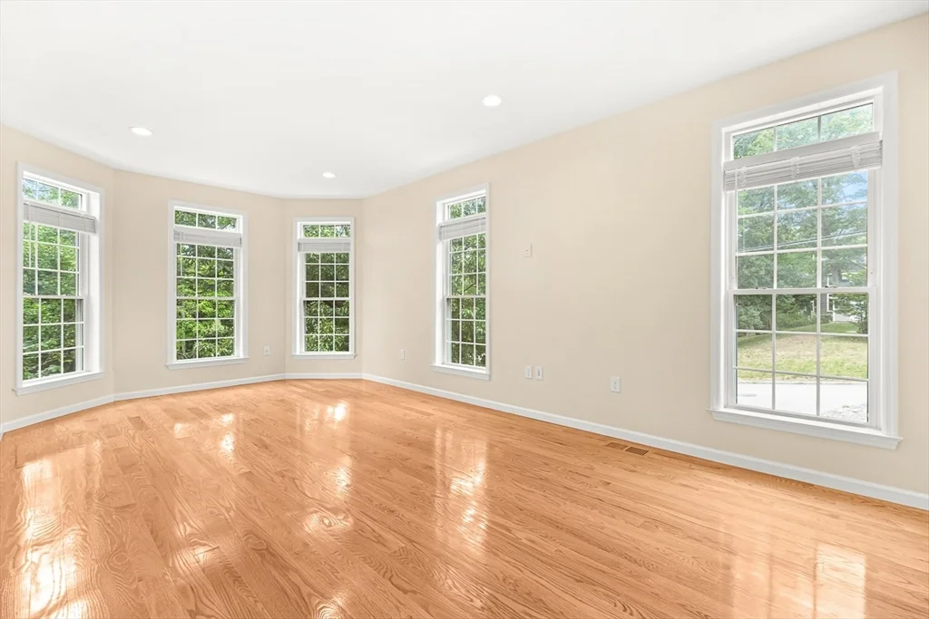 4 bed, 2 bath apartment for rent at 18 Grant Rd, Winchester — photo 4 of 42