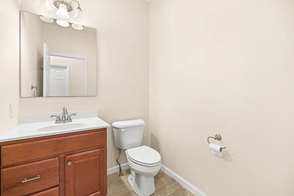 4 bed, 2 bath apartment for rent at 18 Grant Rd, Winchester — photo 11 of 42