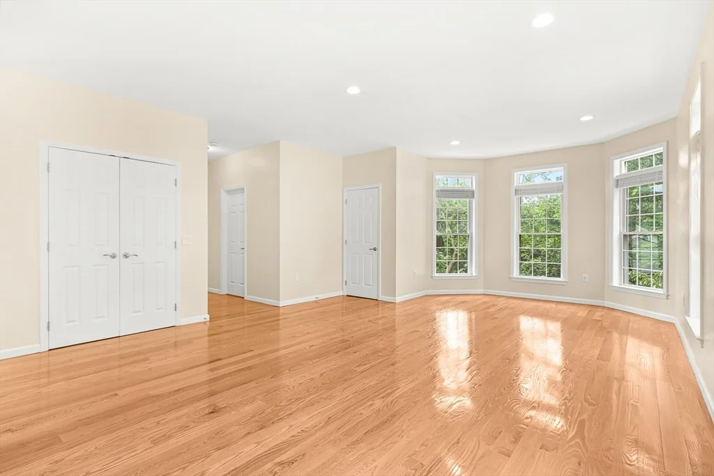 4 bed, 2 bath apartment for rent at 18 Grant Rd, Winchester — photo 5 of 42