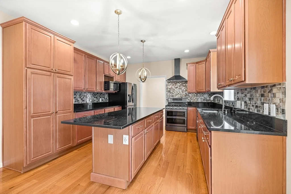 4 bed, 2 bath apartment for rent at 18 Grant Rd, Winchester — photo 14 of 42