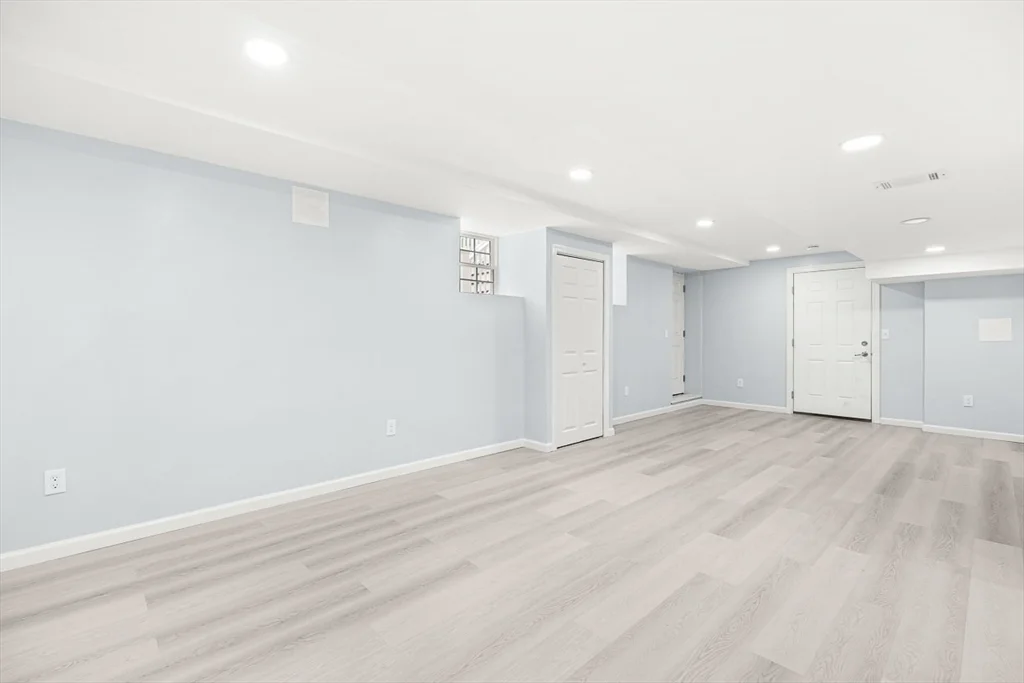 4 bed, 2 bath apartment for rent at 18 Grant Rd, Winchester — photo 32 of 42