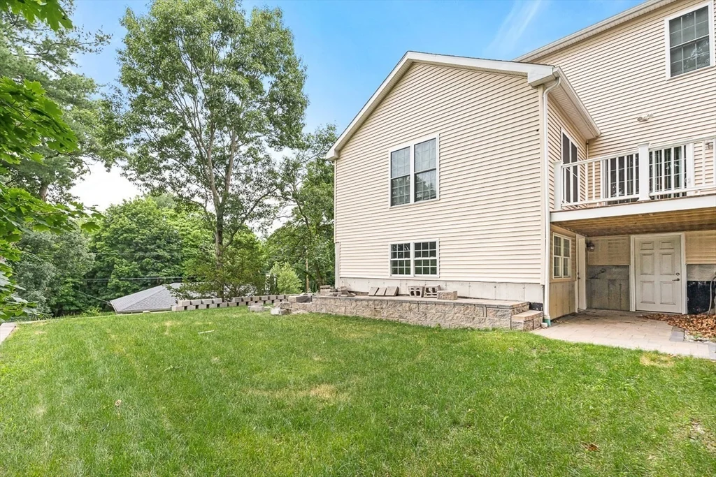 4 bed, 2 bath apartment for rent at 18 Grant Rd, Winchester — photo 39 of 42