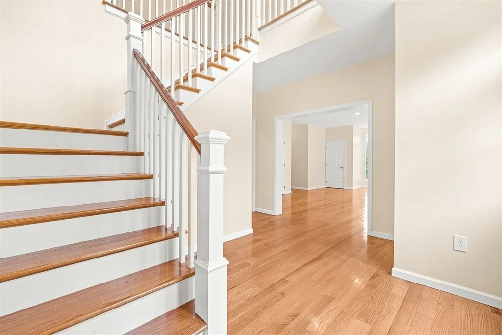 4 bed, 2 bath apartment for rent at 18 Grant Rd, Winchester — photo 3 of 42