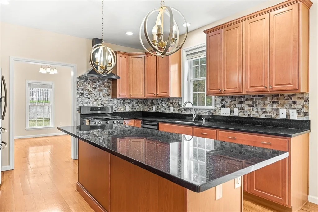 4 bed, 2 bath apartment for rent at 18 Grant Rd, Winchester — photo 15 of 42