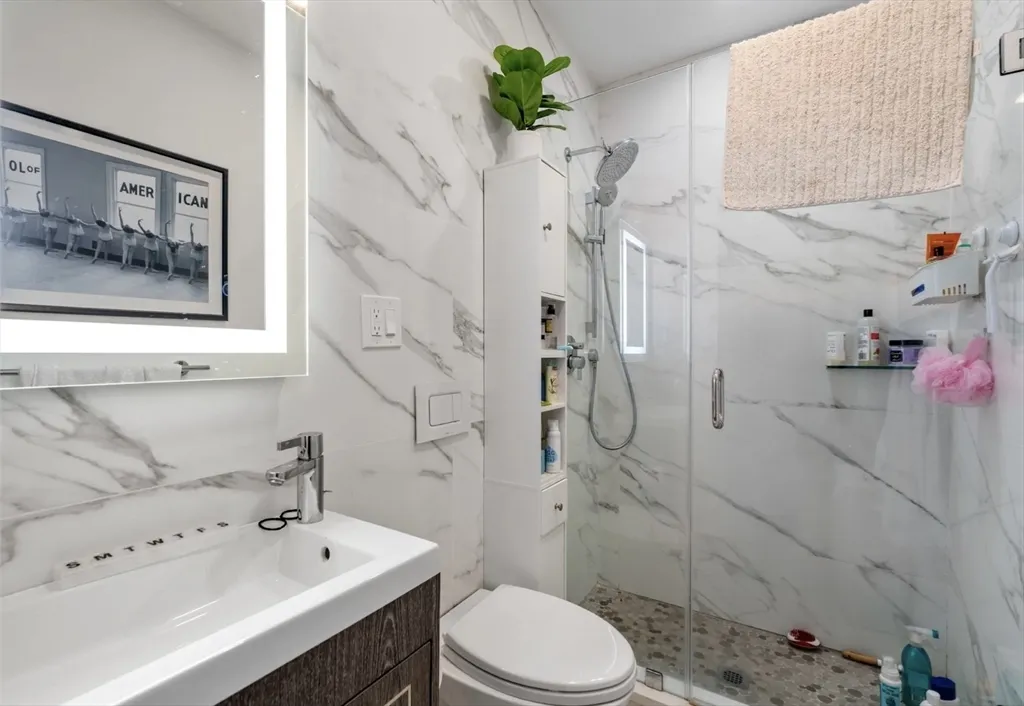 2 bed, 1 bath apartment for rent at 18 Grove St Unit 1, Beacon Hill — photo 3 of 17
