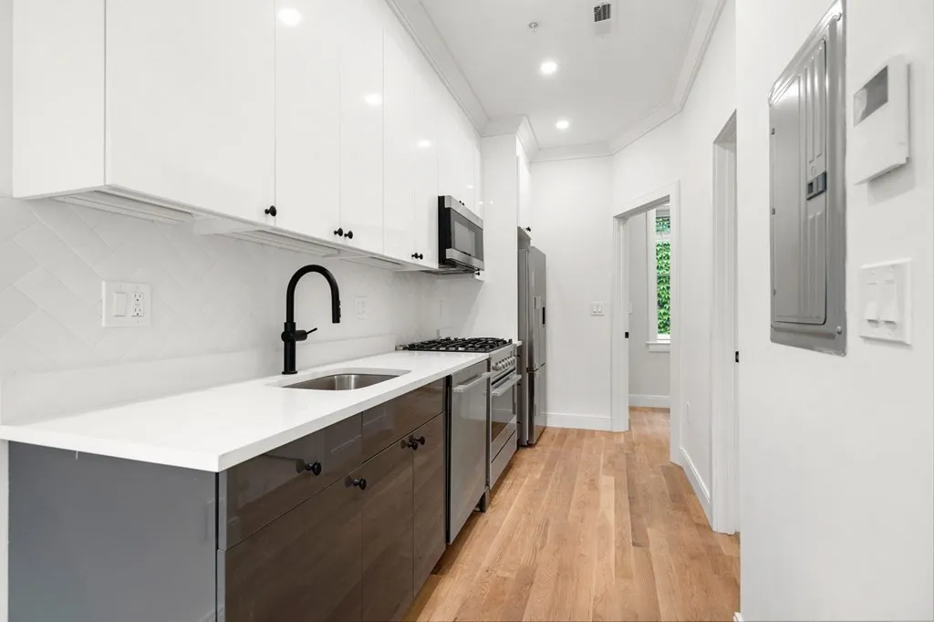 2 bed, 1 bath apartment for rent at 18 Grove St Unit 1, Beacon Hill — photo 6 of 17