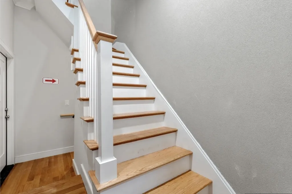 2 bed, 1 bath apartment for rent at 18 Grove St Unit 1, Beacon Hill — photo 14 of 17