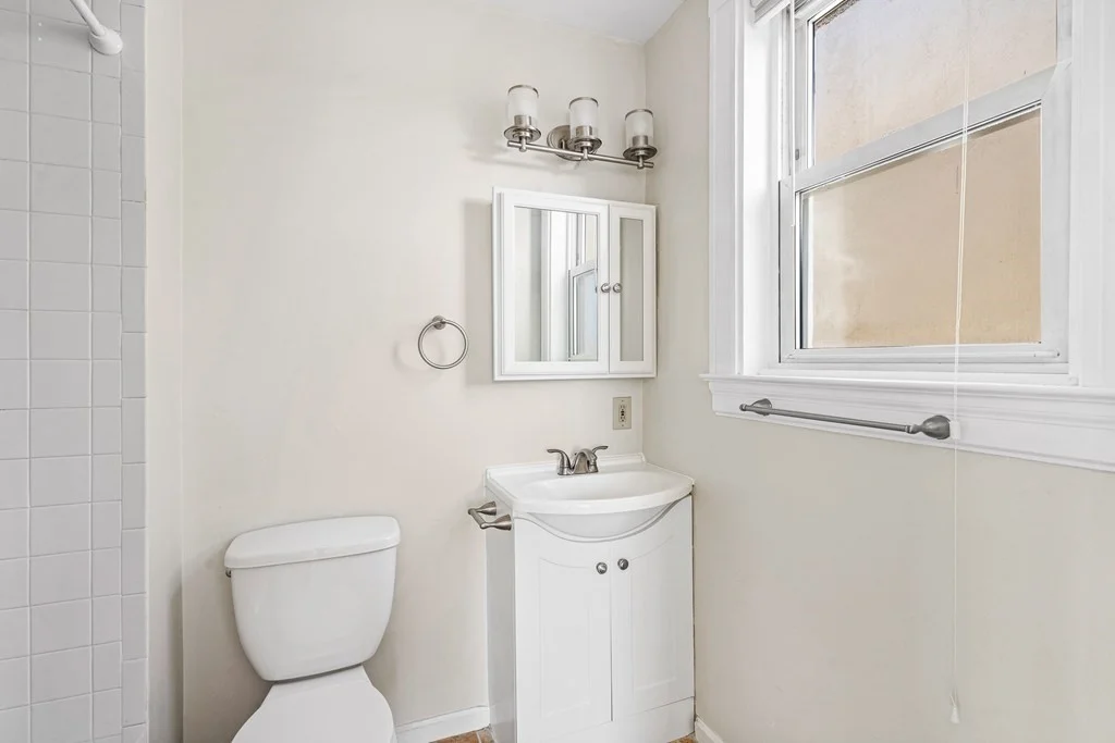 1 bed, 1 bath apartment for rent at 18 Grove St Unit 5, Wellesley — photo 6 of 8
