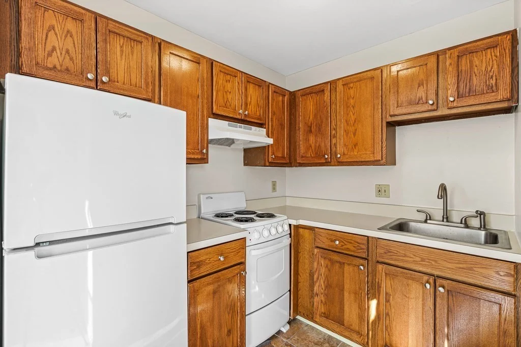 1 bed, 1 bath apartment for rent at 18 Grove St Unit 5, Wellesley — photo 5 of 8