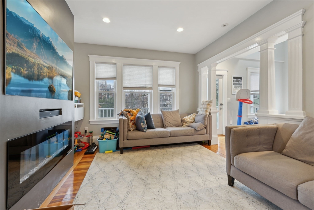 5 bed, 2 bath apartment for rent at 18 Hamilton Rd Unit 18, Somerville — photo 5 of 26