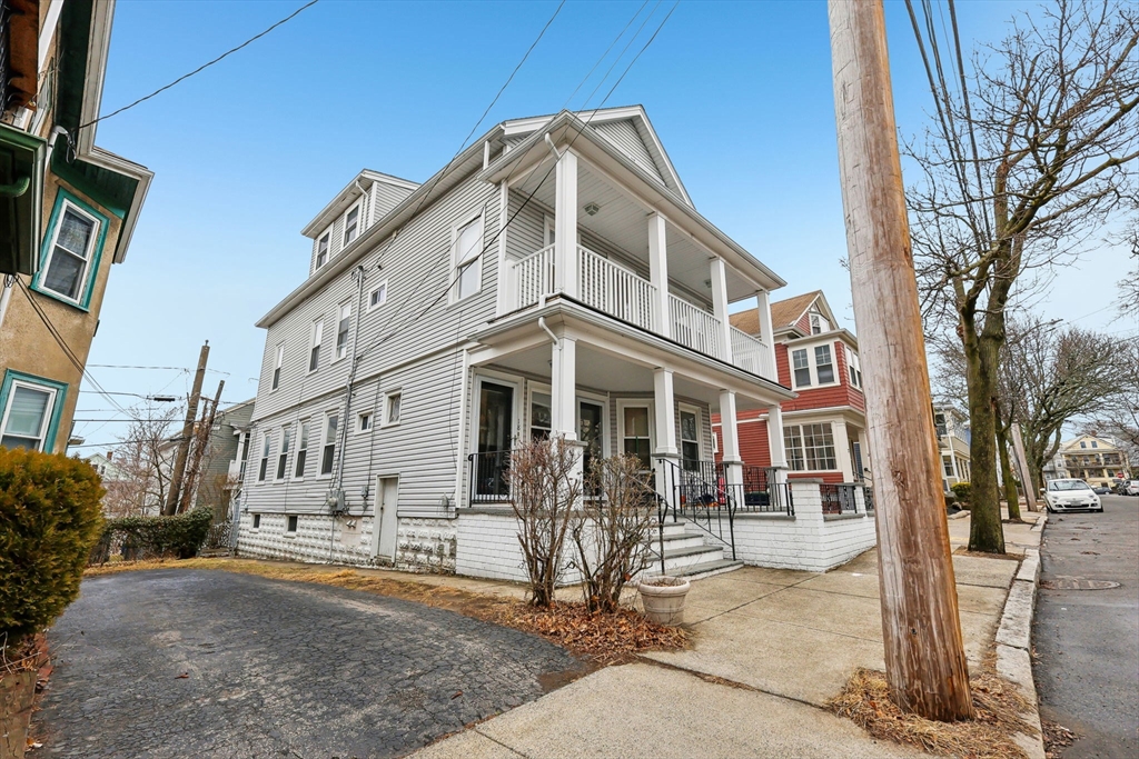 5 bed, 2 bath apartment for rent at 18 Hamilton Rd Unit 18, Somerville — photo 3 of 26