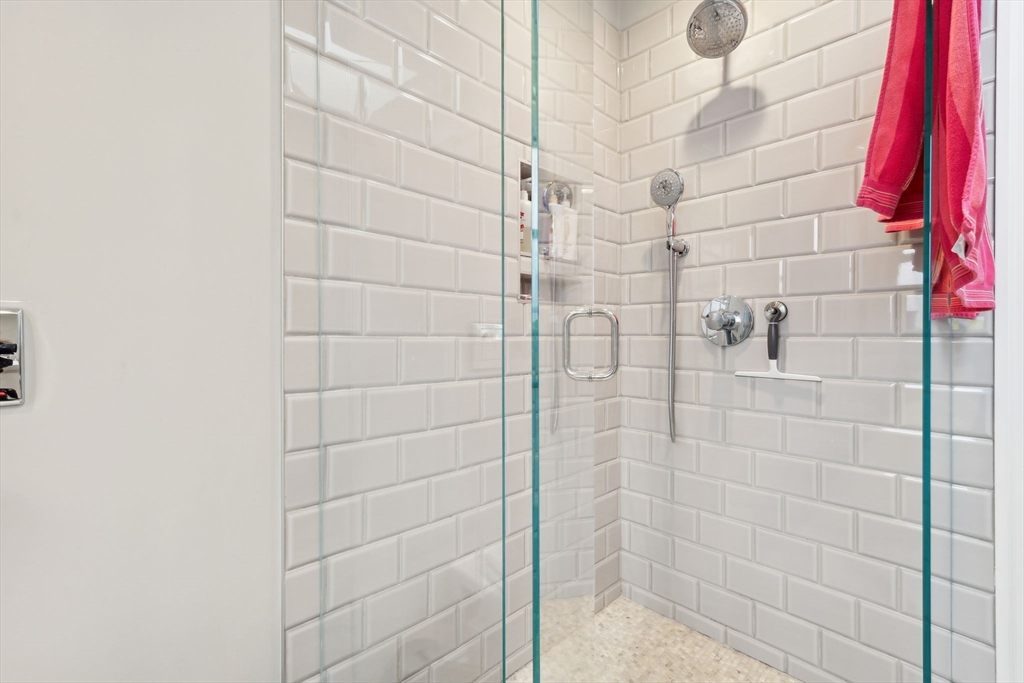 5 bed, 2 bath apartment for rent at 18 Hamilton Rd Unit 18, Somerville — photo 15 of 26