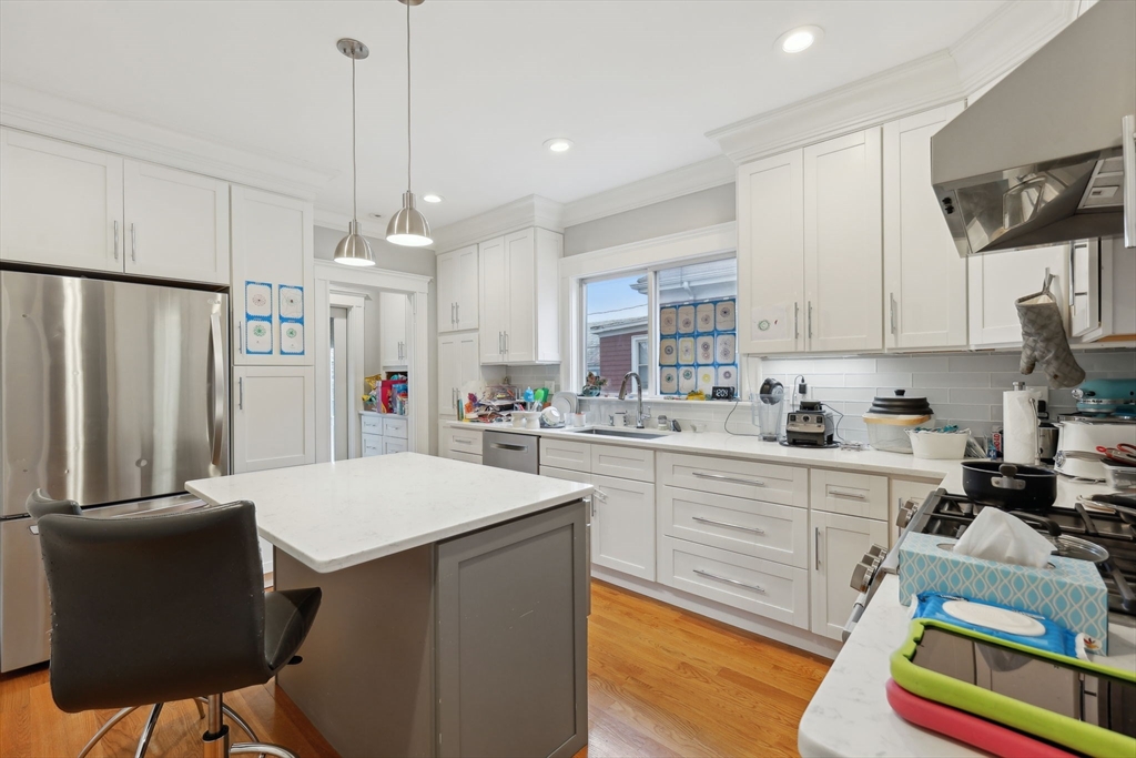 5 bed, 2 bath apartment for rent at 18 Hamilton Rd Unit 18, Somerville — photo 8 of 26